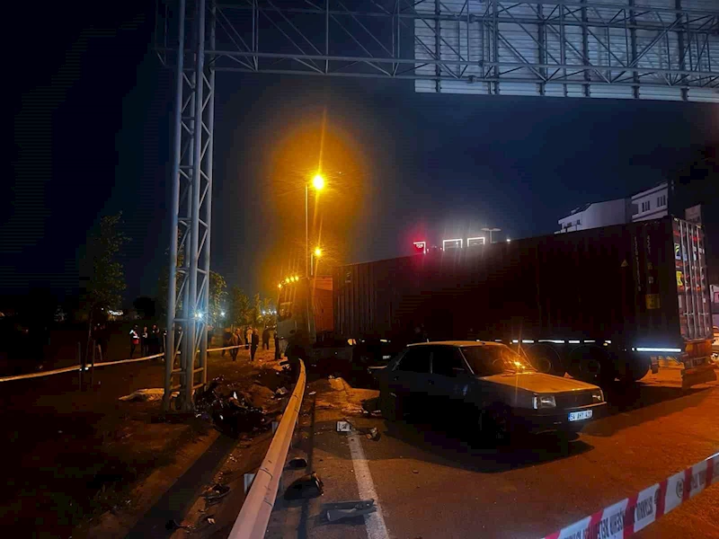 Beylikdüzü’nde kontrolden çıkan tır motosiklete çarptı: 1 ölü, 2 yaralı
