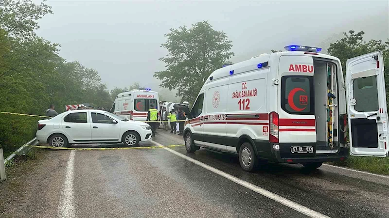 Sinop’ta tur otobüsü devrildi: 2’si ağır 18 yaralı
