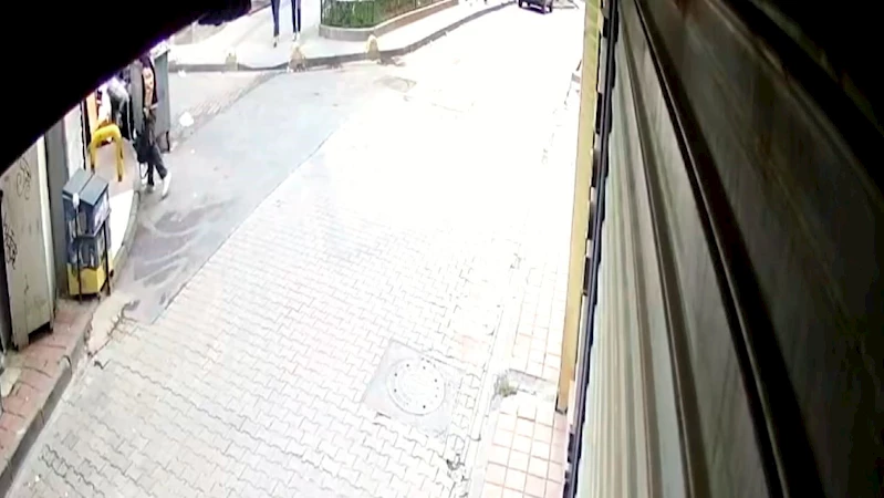 Fatih’te kuyumcu çalışanı pırlanta dolu poşeti çöpe attı, kağıt toplayıcısı bulup aldı
