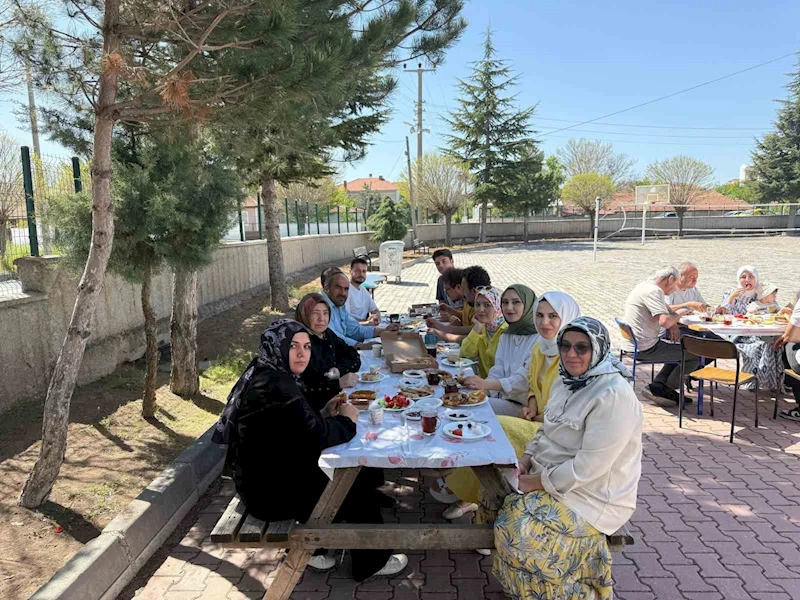 Özel çocuklardan Anneler Günü sürprizi
