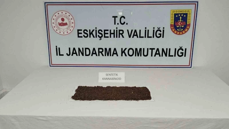 Uyuşturucu ticareti yapmayı amaçlayan şüpheli jandarmadan kaçamadı
