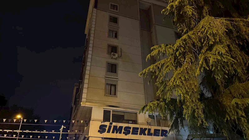 Ataşehir’de 5. kattan düşen genç ağır yaralandı
