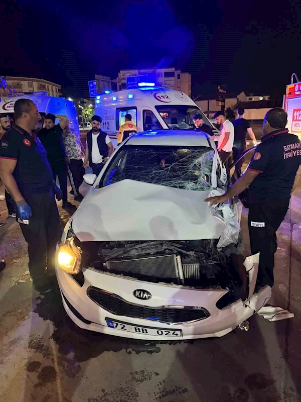 Batman’da otomobil tırla çarpıştı: 3 yaralı
