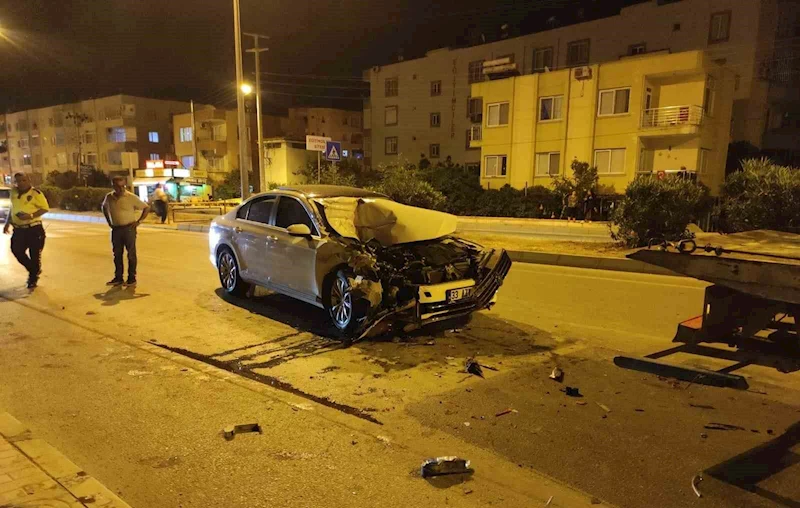 Kontrolden çıkan otomobil, kamyonete çarptı: 2 yaralı
