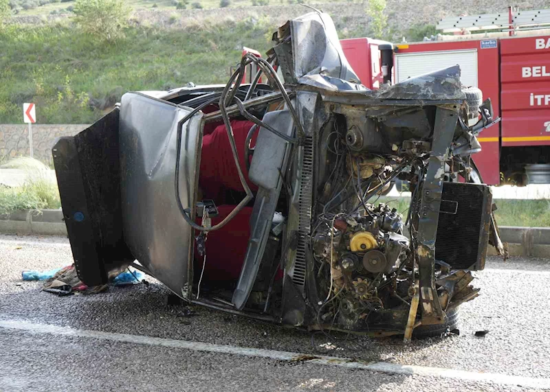 Anneler Günü’nde yürek yakan kaza: Hurdaya dönen otomobildeki kadın hayatını kaybetti

