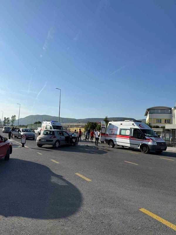 Menteşe’de trafik kazası: 2’si çocuk 3 kişi yaralandı
