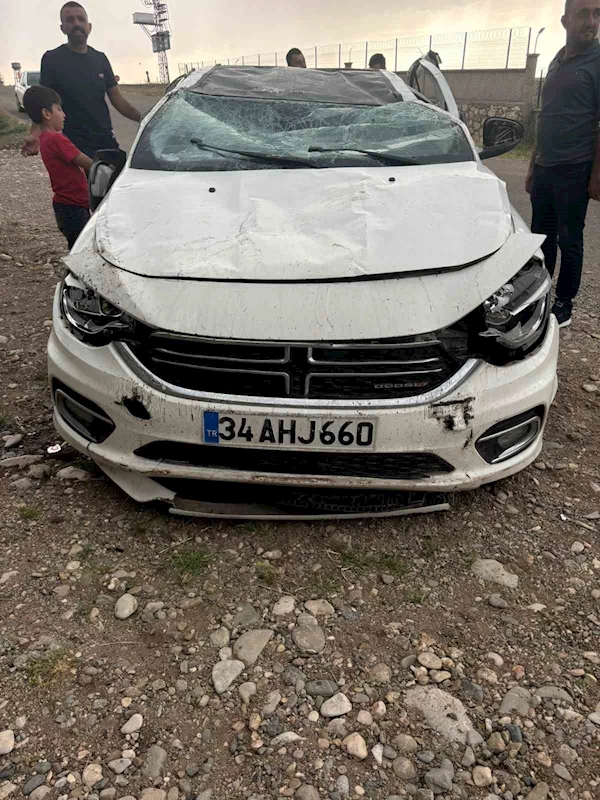Otomobil 3 metre yükseklikteki köprüden uçtu: 3 yaralı
