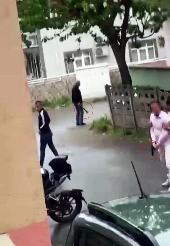 Tartıştığı emekli polisin kapısına balyoz ile dayanınca olanlar oldu
