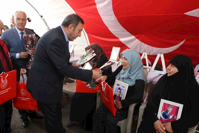 Diyarbakır Aile ve Sosyal Hizmetler İl Müdürlüğünden Diyarbakır annelerine ziyaret
