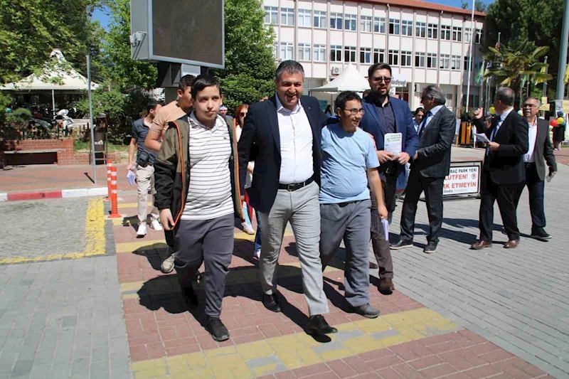 Gediz’de Engelliler Haftası farkındalık standıyla başladı
