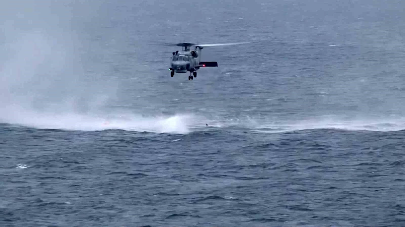 Antalya’da tatbikat kapsamında uçuş faaliyeti icra eden helikopter denize acil iniş yaptı
