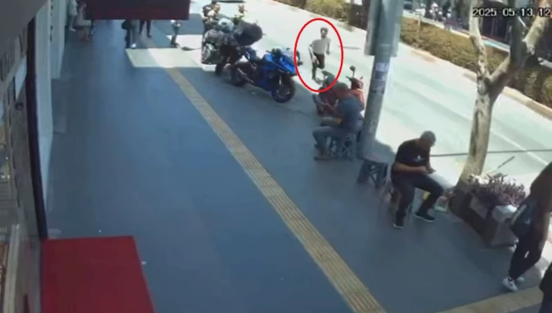 Uygulama noktasında durdurulan sürücü, motosikleti ve arkadaşını bırakıp kaçtı
