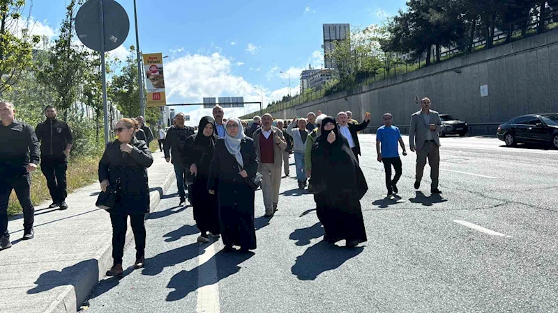 İBB mağduru taksicilerden CHP İl Başkanlığı binası önünde düdüklü protesto
