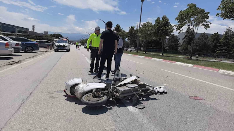 Ekipler dakikalarca dil döktü, parçalanan bisikletini bırakmamak için direndi
