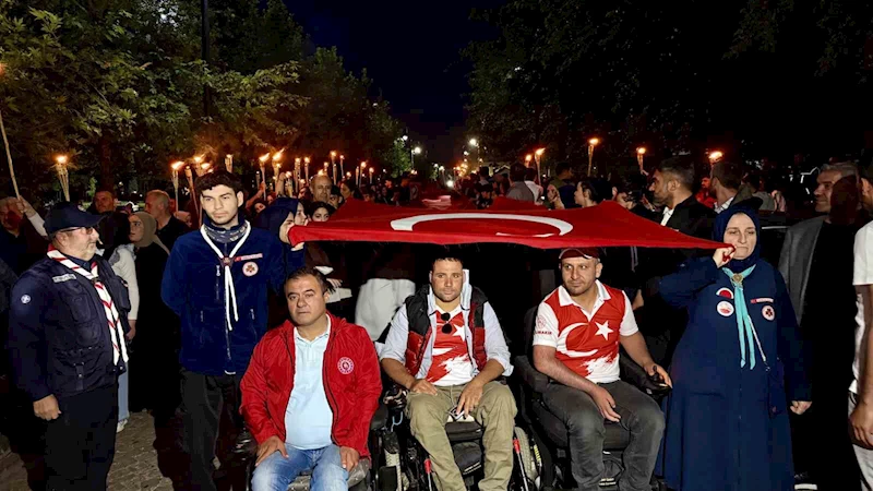 Diyarbakır’da Türk bayraklı 