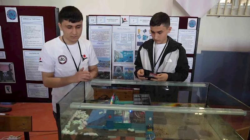 Lise öğrencilerinden denizde müsilaj ve atık toplayan deniz aracı

