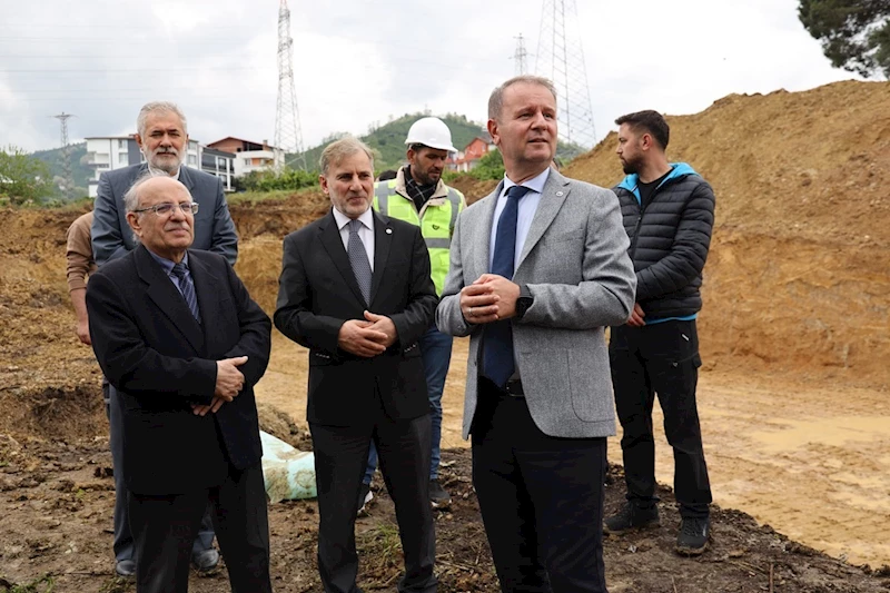 Rektör Baş: 
