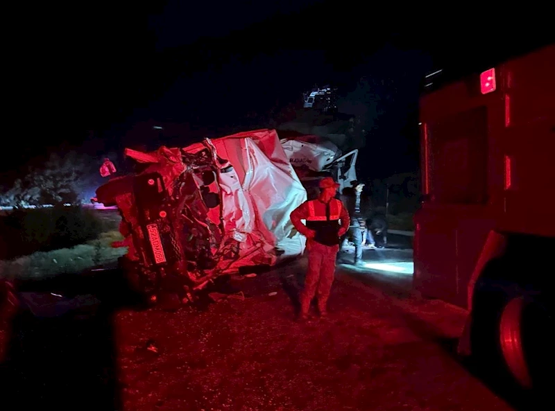 Ordu’da 2 kamyon kafa kafaya çarpıştı: 1 ölü, 1 yaralı
