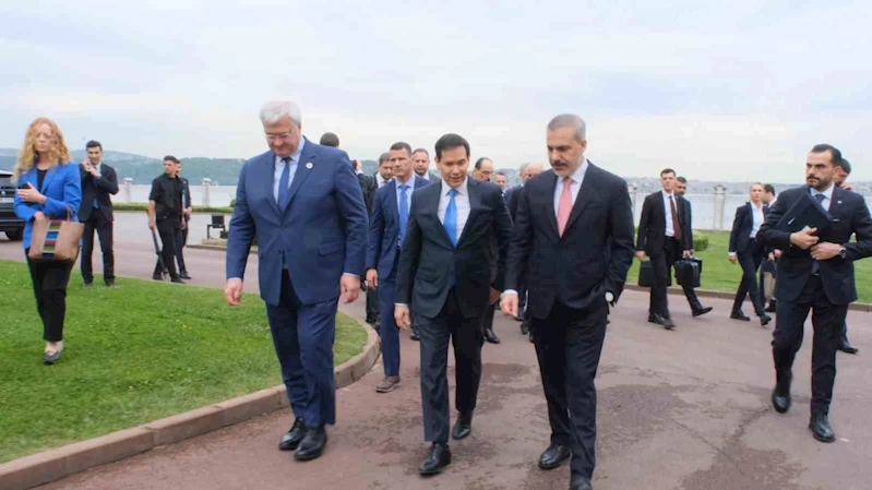 Rus heyeti, Dolmabahçe Cumhurbaşkanlığı Çalışma Ofisine giriş yaptı
