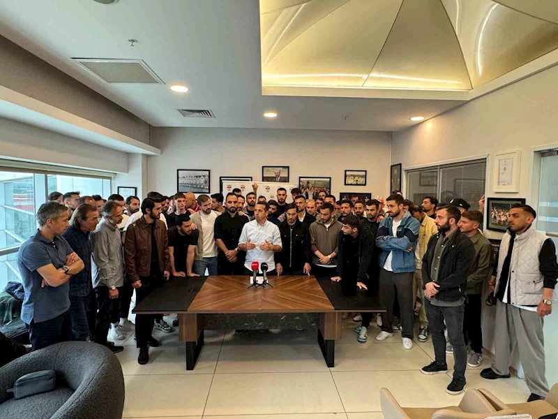 Saffet Akyüz: 