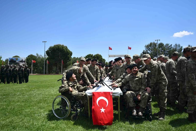 Gaziantep’te 95 özel ihtiyaçlı genç bir günlüğüne asker oldu
