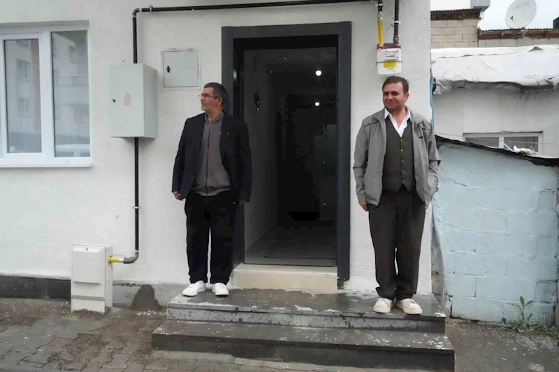 Muş’ta 3 engelli kardeşin evi yenilendi
