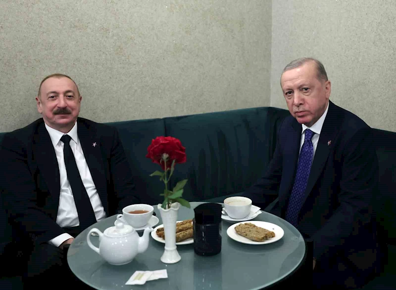Cumhurbaşkanı Erdoğan ve Aliyev, Tiran’da çay içerek sohbet etti
