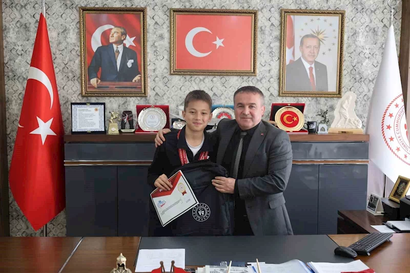 Başarılı genç sporcuyu makamında ağırladı
