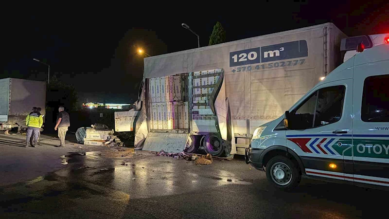 Dinlenme tesisinde park halindeki kamyonun kasasında yangın çıktı
