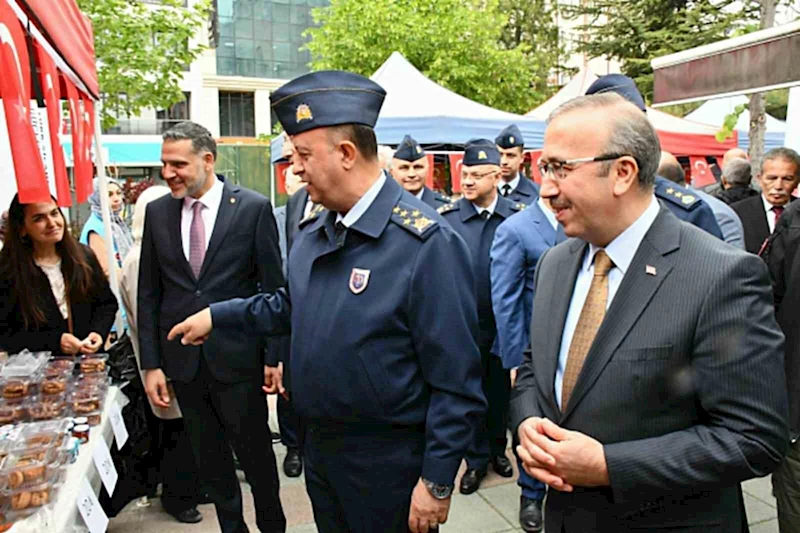 Türk Silahlı Kuvvetlerini Güçlendirme Vakfı yararına hayır çarşısı
