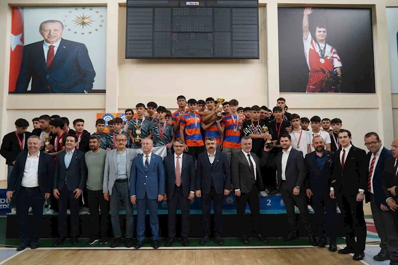 77 okuldan 4 bin 50 öğrenci sporla buluştu
