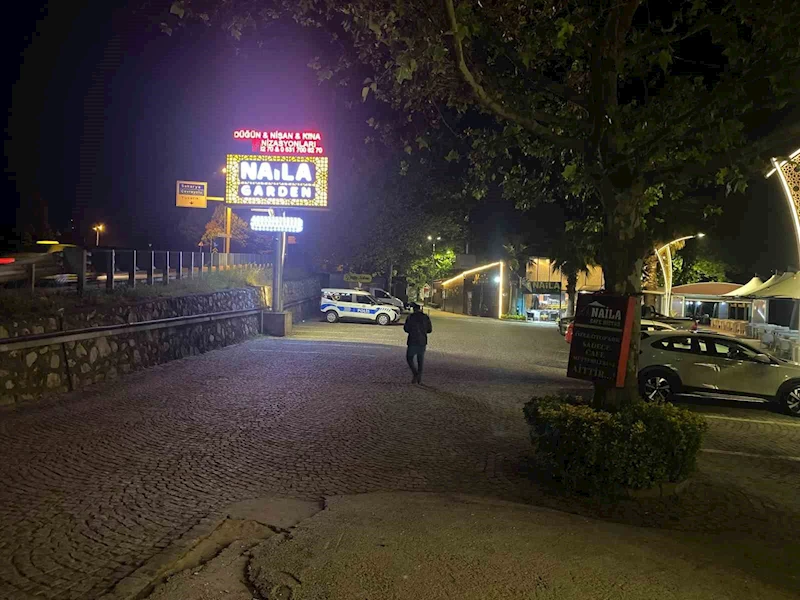Kına gecesinde eğlenenlerin üzerine disko topu düştü: 3 yaralı

