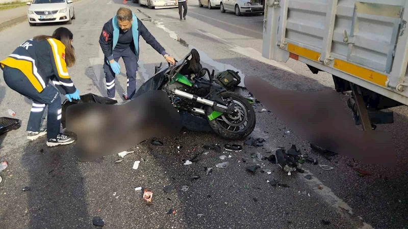 Kamyonla çarpışan motosikletin sürücüsü öldü
