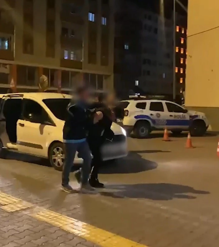 Silahlı gasp yaptılar, 60 kişilik özel ekiple yakalandılar
