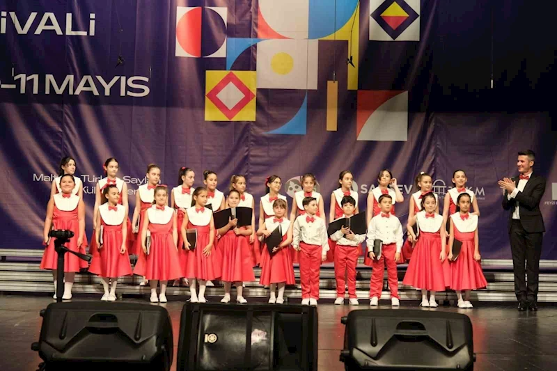 Büyükşehirin çocuk korosuna 