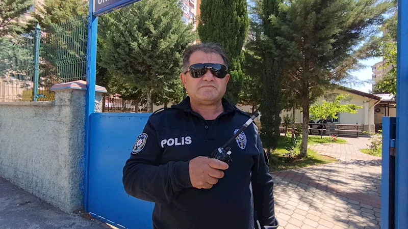 Emekliliğini telsizle duyurdu
