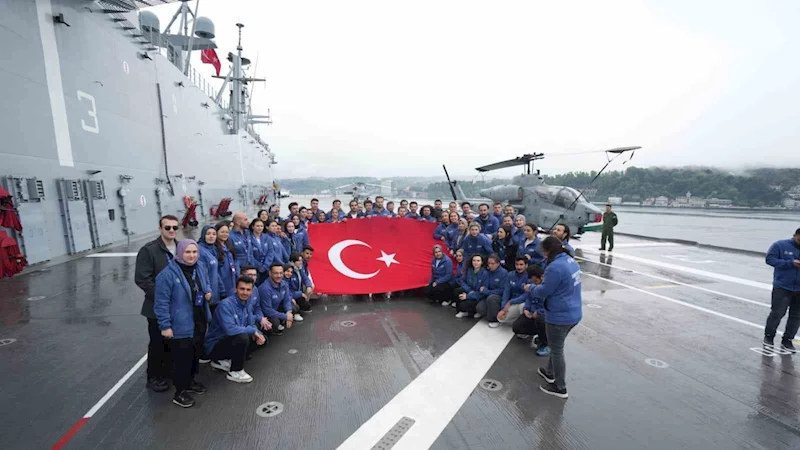 Gençler, TCG Anadolu ile Samsun’a doğru tarihi yolculuk yapıyor
