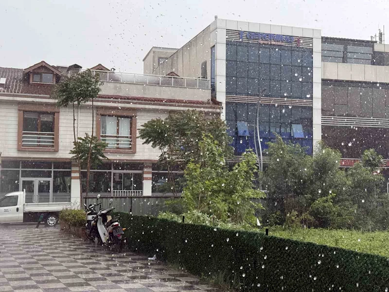 Sakarya’da sağanak, dolu ve fırtına aynı anda etkili oldu
