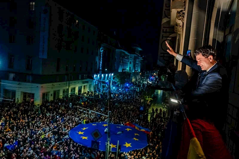 Romanya’da cumhurbaşkanlığı seçimini AB ve NATO yanlısı aday Nicusor Dan kazandı

