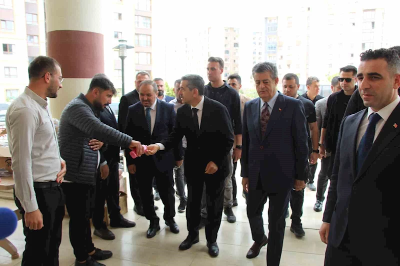 Dünyanın en güzel Kur’an okuyanlarından Şırnak’ta tilavet ziyafeti
