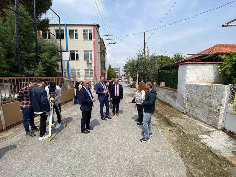 Kaymakam Dalak öğrencilerle arazi ölçümü yaptı
