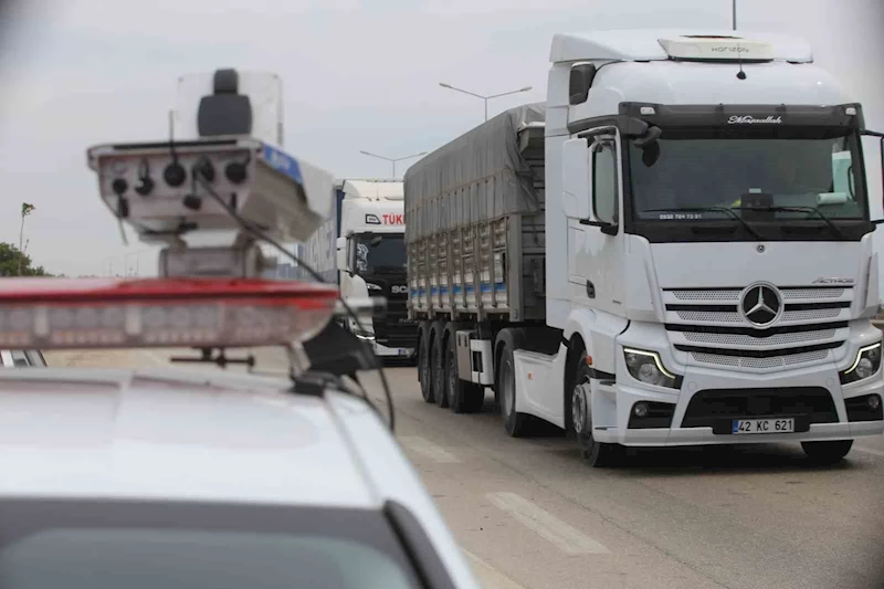 Bu radar kural tanımazlara geçit vermiyor...Aynı anda 4 araca ceza yazıyor
