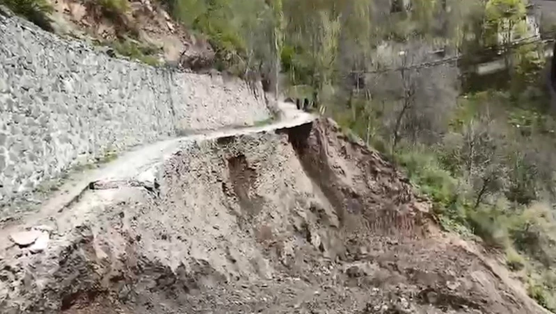 Artvin’de heyelan anı cep telefonu kamerasında
