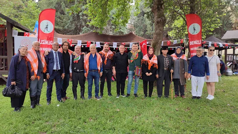 Efeler ve Yörükler huzurevi bahçesine kıl çadır kuruldu
