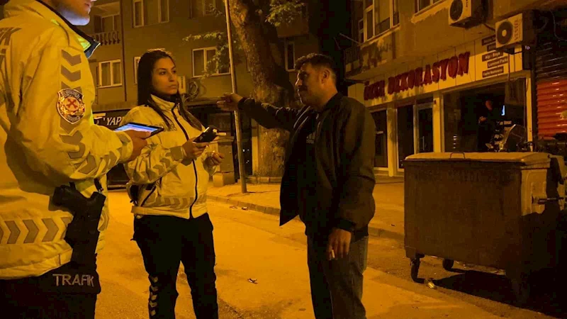 Polisin alkollü sürücüyle imtihanı kamerada
