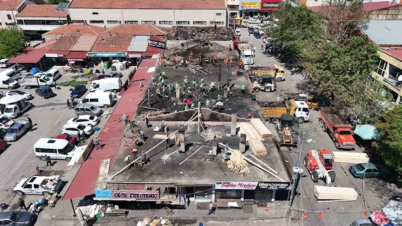 Buğday Meydanında yangının izleri siliniyor
