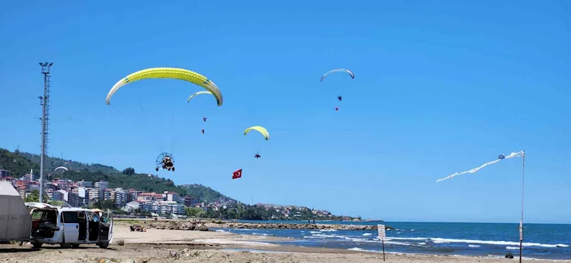 Giresun’da paramotor gösterisi nefes kesti

