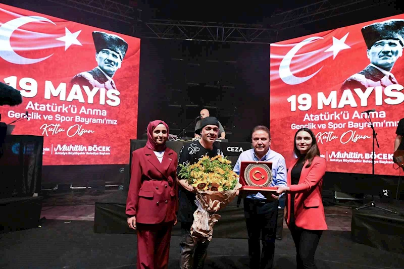 Antalyalılar 19 Mayıs’ta tek yürek oldu
