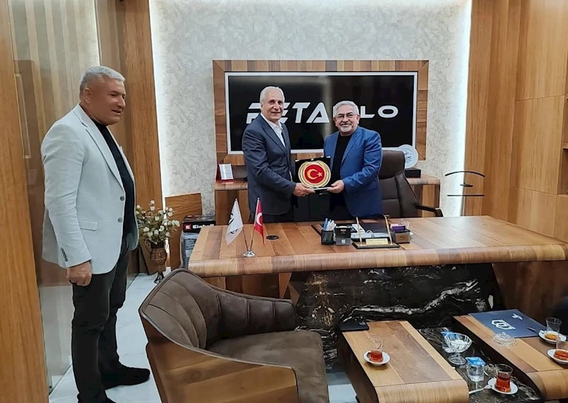 Hayırsever işadamından Eleşkirt Belediyesine hizmet aracı
