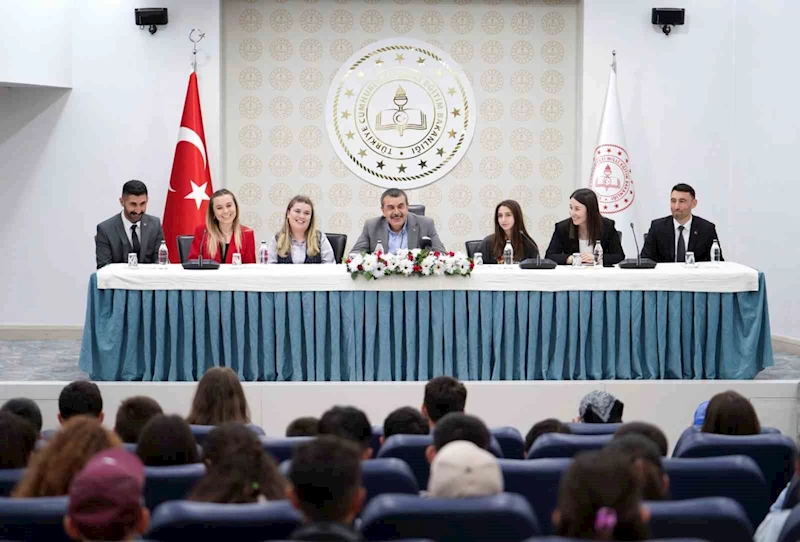 Uzundereli öğrencilerden Ankara çıkarması: Bakan Yusuf Tekin’e ziyaret

